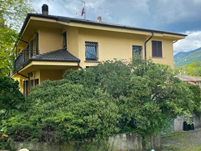 Casa con 6 locali in vendita in Via Eupilio, Longone Al Segrino