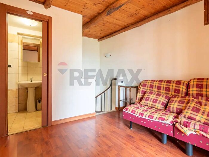 Appartamento trilocale in vendita in Via Romana, Carsoli