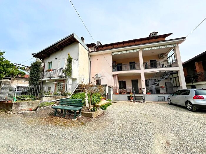 Casa con 8 locali in vendita in Frazione S Antonio, Castellamonte