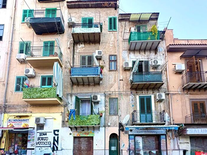 Appartamento con 5 locali in vendita in Via Domenico Scina, Palermo