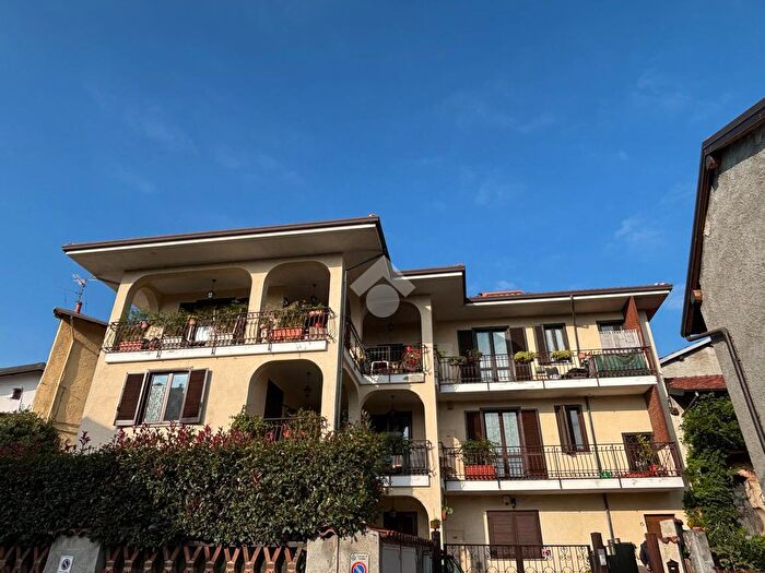 Appartamento trilocale in vendita in Via Garibaldi, Pombia