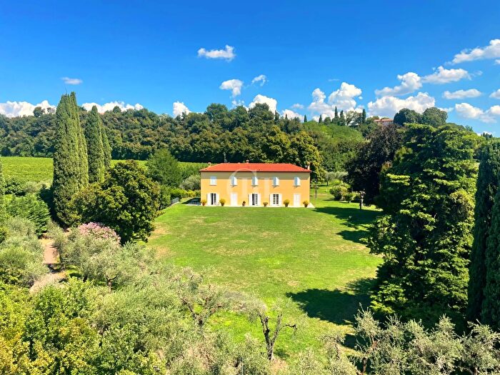 Casa con 15 locali in vendita in Lazise