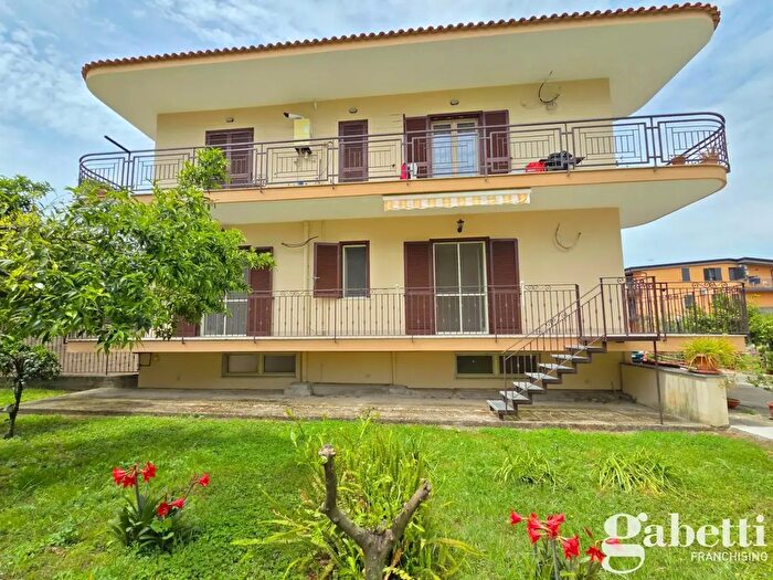 Appartamento trilocale in vendita in Via Giuseppe Mazzini, Castello Di Cisterna