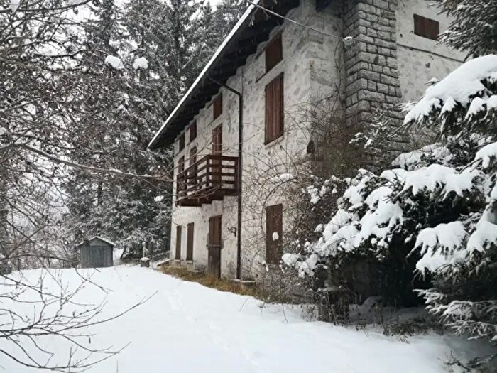 Casa con 6 locali in vendita in Temu