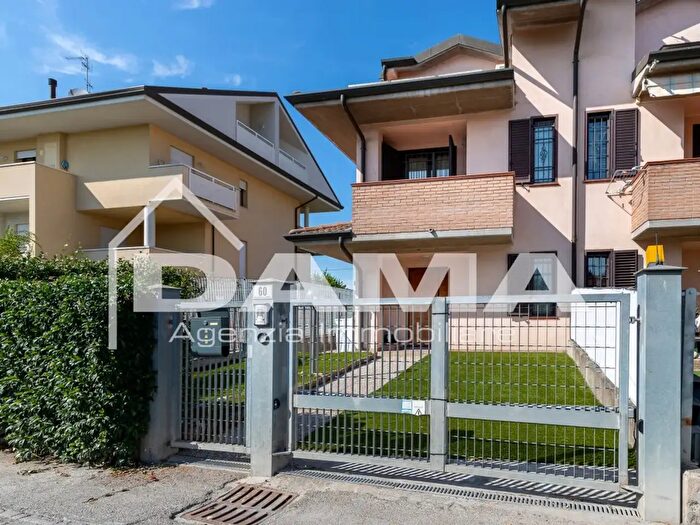 Casa con 6 locali in vendita in Forlimpopoli