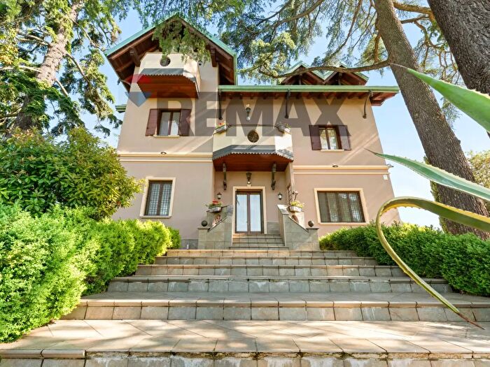 Casa con 11 locali in vendita in Via Vigorelli, Casteggio