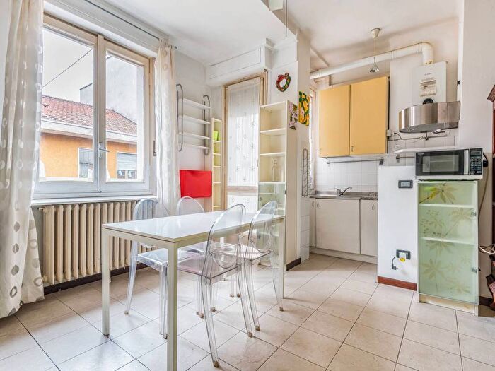 Appartamento trilocale in affitto in Via Padova, Cimiano, Milano