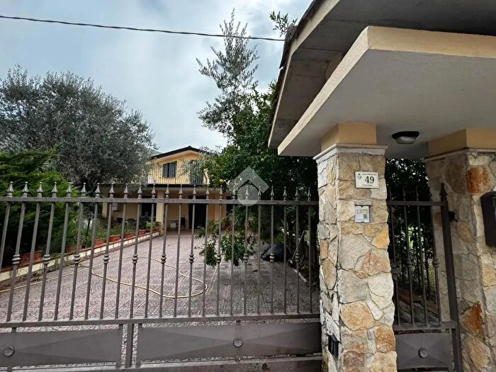 Casa quadrilocale in vendita in Via Ponte Romano, Villa Santa Lucia