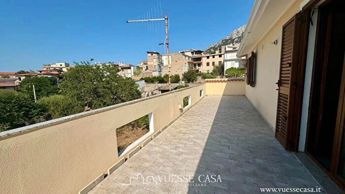 Appartamento con 5 locali in vendita in Via Pira Oliena, Oliena