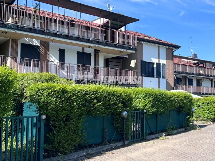 Appartamento bilocale in vendita in Via Vincenzo Monti B, Lesmo
