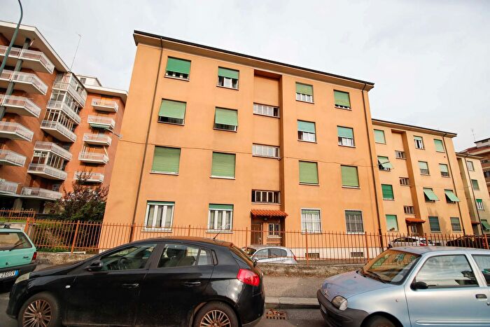 Appartamento trilocale in vendita in Piazza Conti di Rebaudengo, Torino