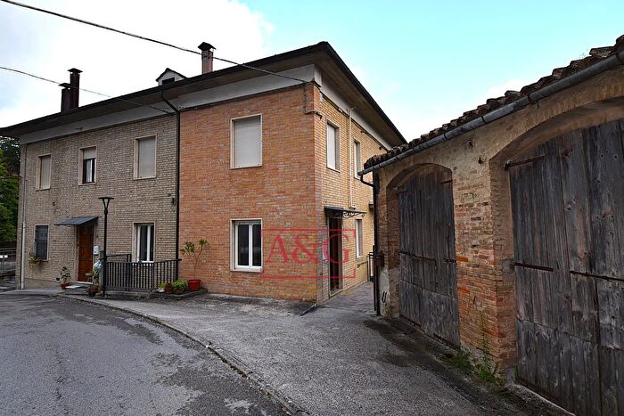 Appartamento quadrilocale in vendita in Via John Fitzgerald Kennedy a, Amandola