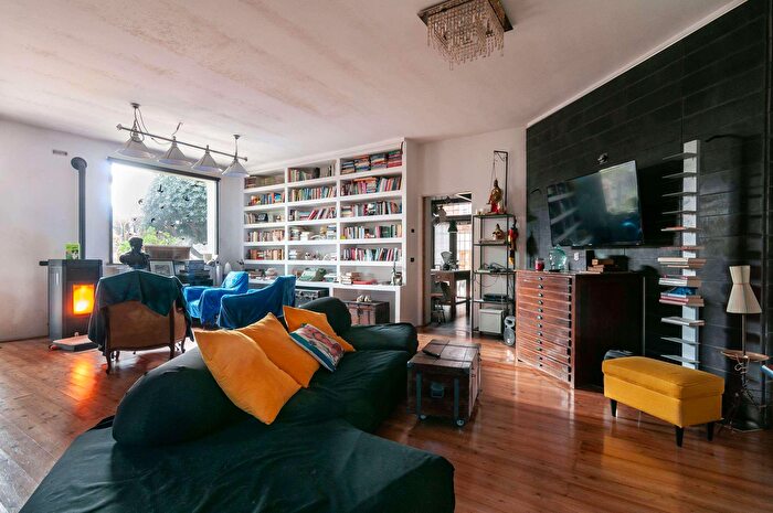 Casa con 8 locali in vendita in Traversa Fontana Mortella, Siracusa