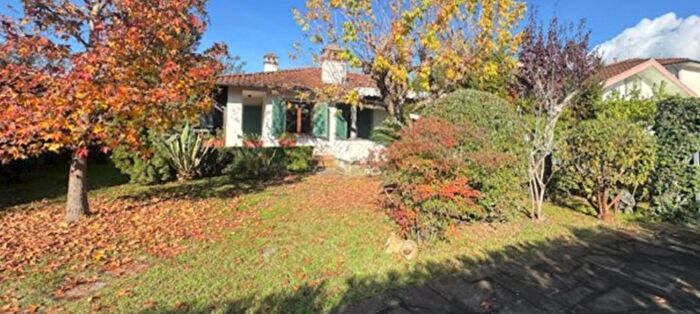 Casa con 9 locali in vendita in Forte Dei Marmi