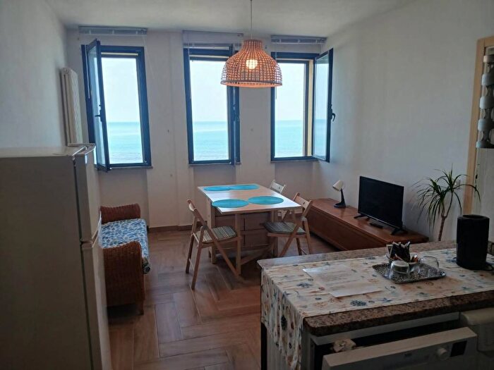 Appartamento trilocale in affitto in Via della Repubblica Pisana, Marina di Pisa, Pisa