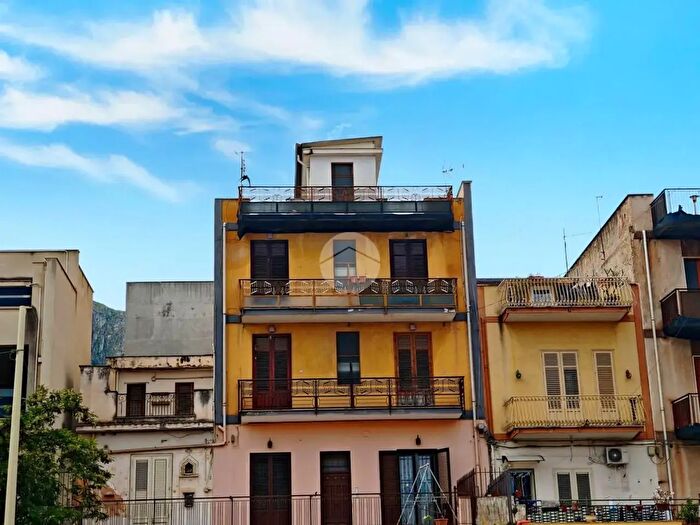 Appartamento quadrilocale in vendita in Piazza della Regione, Villabate