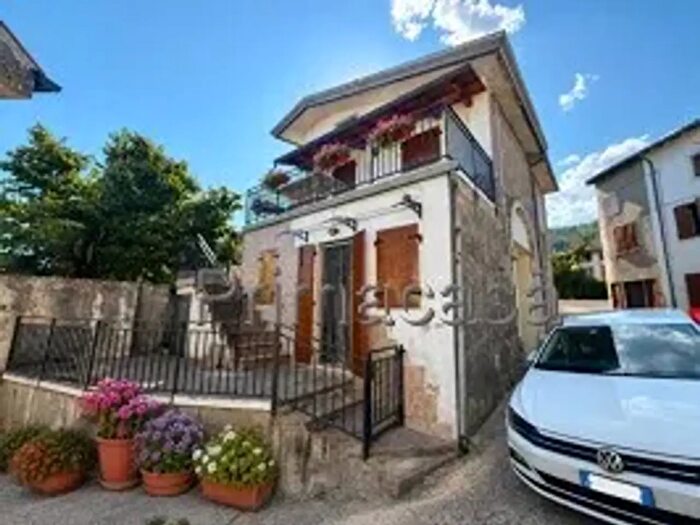 Casa bilocale in vendita in Via, Vestenanova