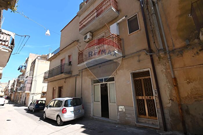 Casa con 7 locali in vendita in Via Varsallona, Caltagirone
