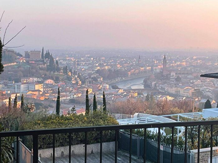 Appartamento trilocale in affitto in Via Marsala, Valdonega, Verona