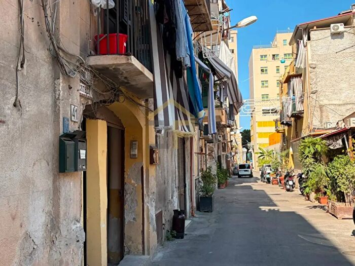 Appartamento bilocale in vendita in Via Collegio di Maria al Borgo, Palermo