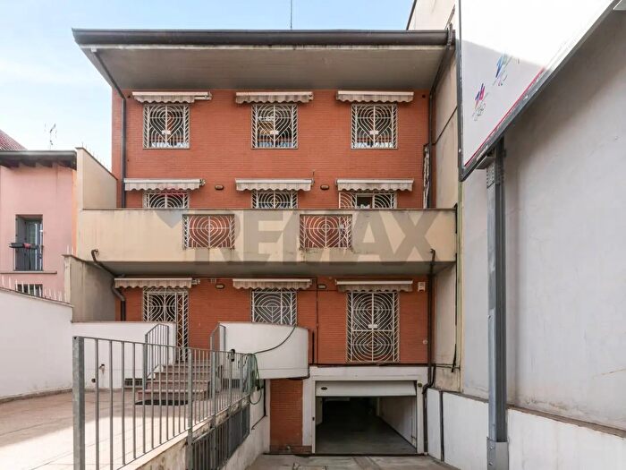 Casa con 10 locali in vendita in Viale Monza, Milano