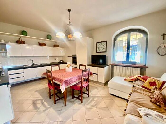 Casa con 5 locali in affitto in Strada Montenero, Bra