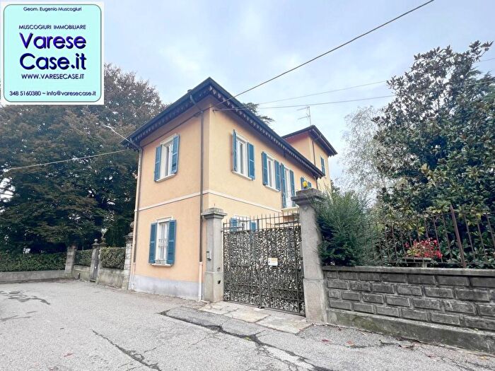 Casa trilocale in affitto in Via E Besani, Centro, Malnate