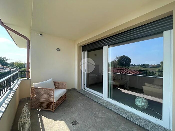 Appartamento trilocale in vendita in Via Domenico Romagnosi, Magenta