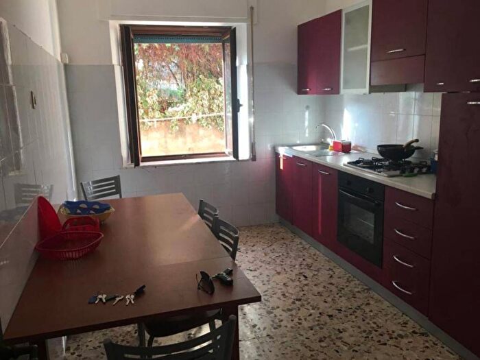 Appartamento trilocale in affitto in Via Sibari, Catanzaro Lido, Catanzaro