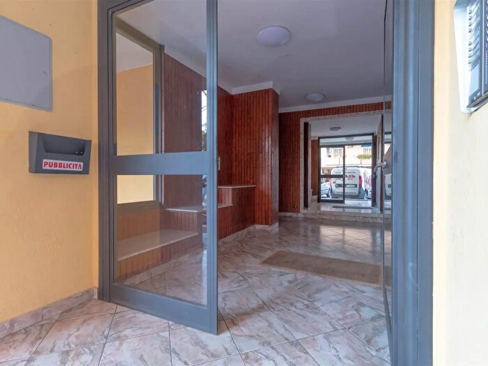 Appartamento trilocale in vendita in Via Umberto Calosso, Roma