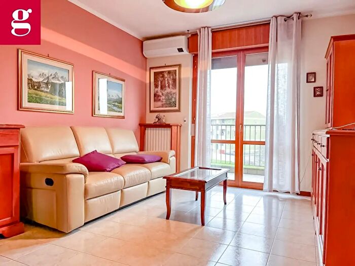 Appartamento trilocale in vendita in Via Monte Grappa, Bareggio