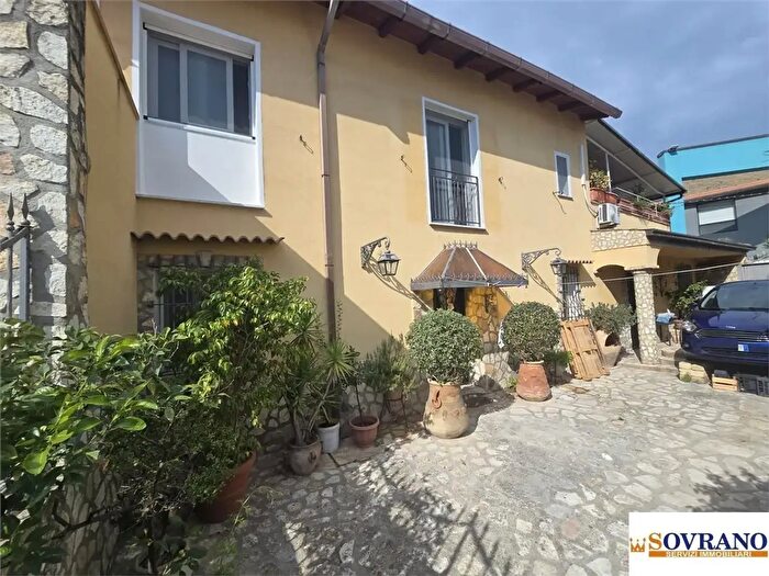 Casa con 5 locali in vendita in Palermo