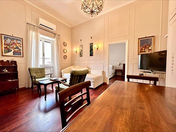 Appartamento bilocale in affitto in Via della Frezza, Piazza del Popolo, Roma