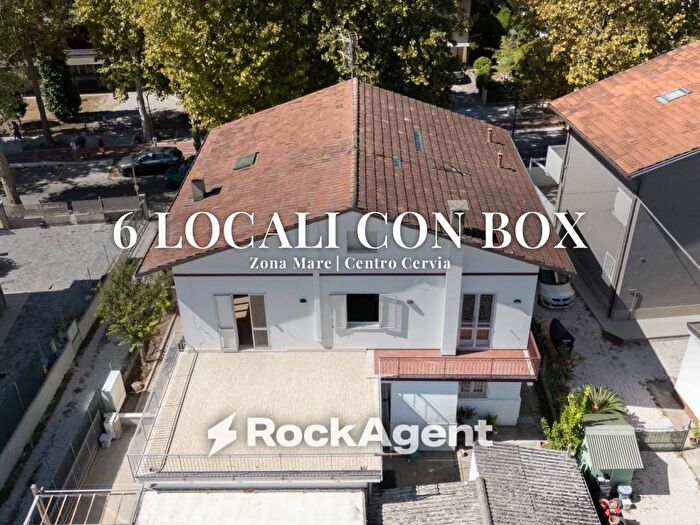 Appartamento con 6 locali in vendita in Viale Volturno, Centro, Cervia