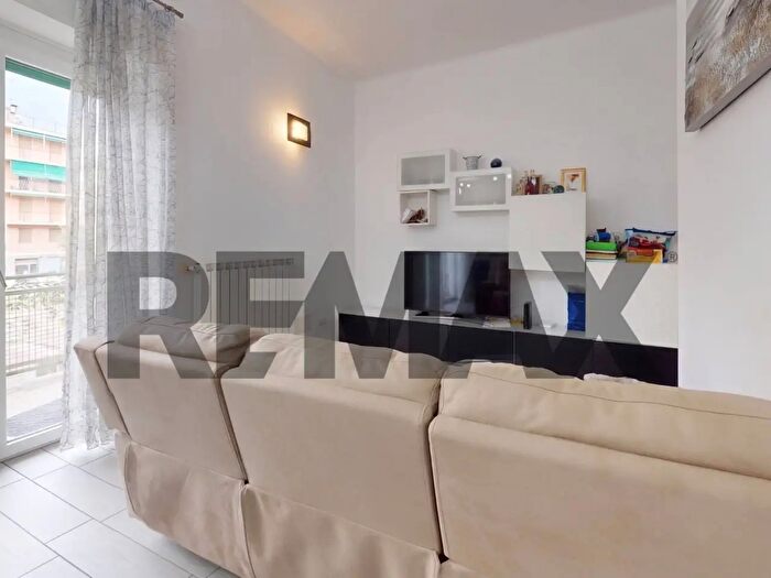 Appartamento trilocale in vendita in Viale Milano, Rapallo