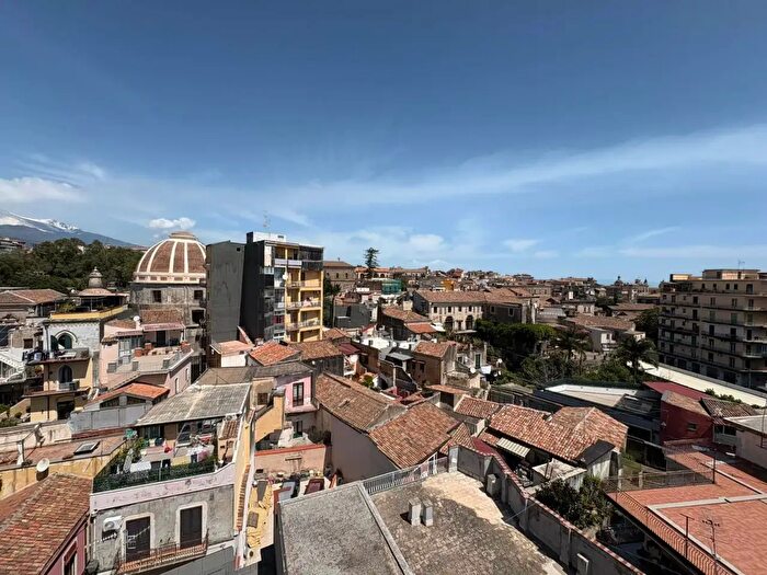 Appartamento trilocale in vendita in Via Salvatore Vigo, Acireale