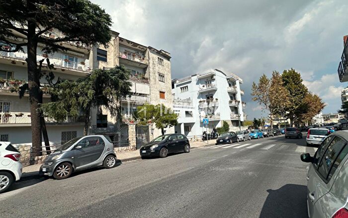 Appartamento trilocale in vendita in Via Alessandro Manzoni, Napoli