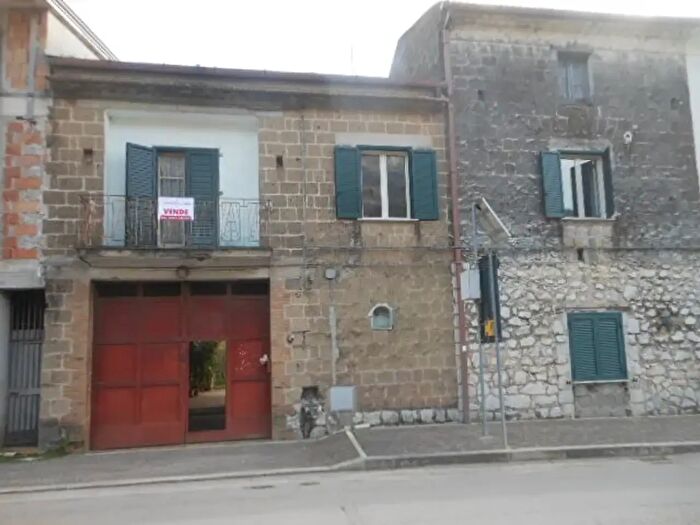Casa con 6 locali in vendita in Pietravairano