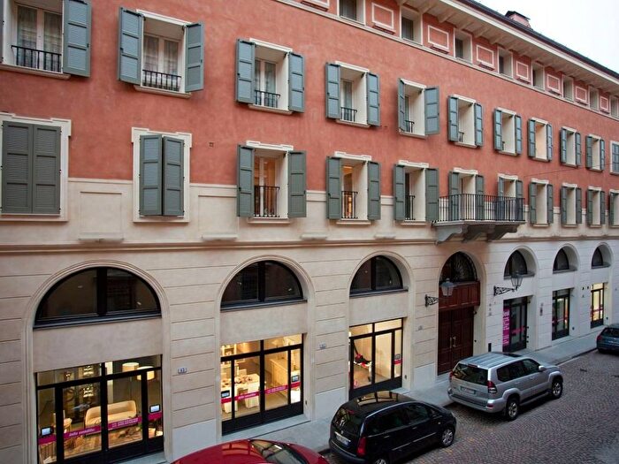 Appartamento quadrilocale in affitto in Via dellUniversità, Centro Storico, Modena