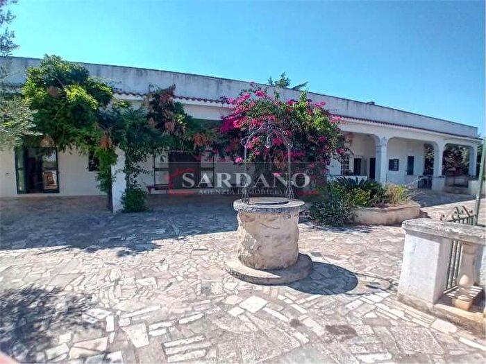 Casa con 6 locali in vendita in Ostuni