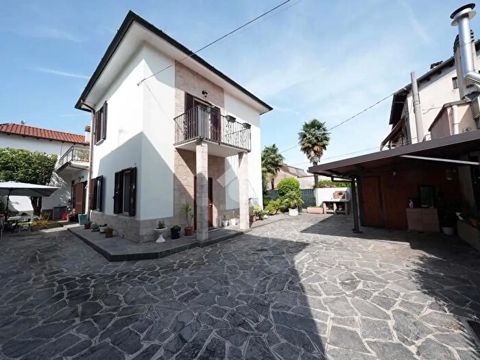 Casa trilocale in vendita in Via Guglielmo Marconi, Albiate