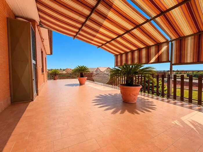 Appartamento trilocale in affitto in Via Andria, Roma