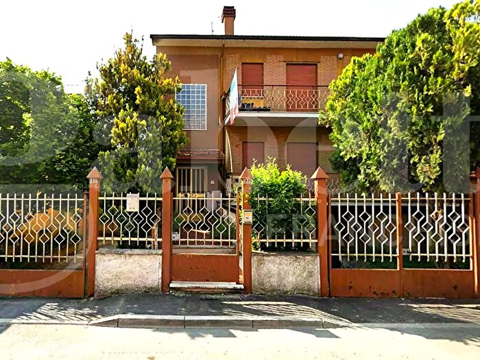 Appartamento quadrilocale in vendita in Via Pereto, Avezzano