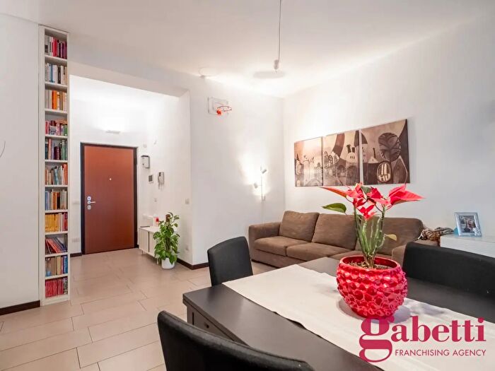 Appartamento trilocale in vendita in Via Masotto, Milano