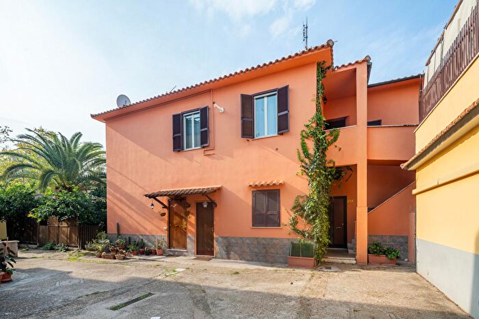 Appartamento trilocale in vendita in Via Monte Albino, Roma