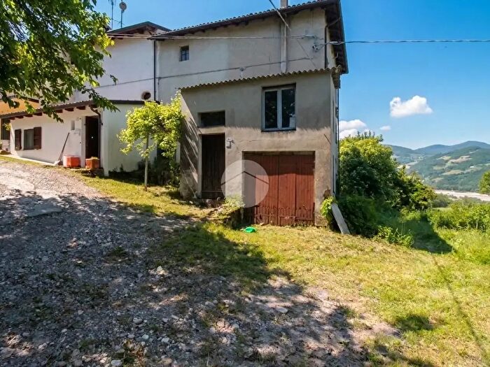 Casa quadrilocale in vendita in Via Fienile, Lesignano De Bagni