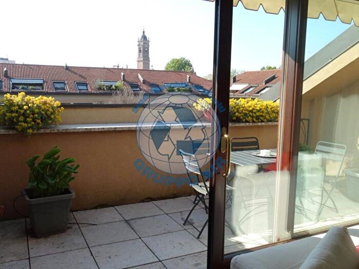 Appartamento trilocale in affitto in Via Porta Lodi, Centro Storico, Monza