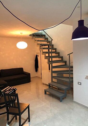 Appartamento con 5 locali in affitto in Massa