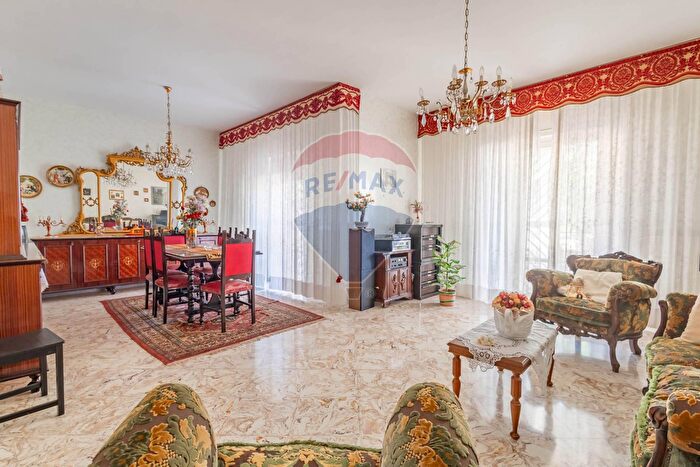 Appartamento con 5 locali in vendita in Via Saverio La Sorsa, Molfetta