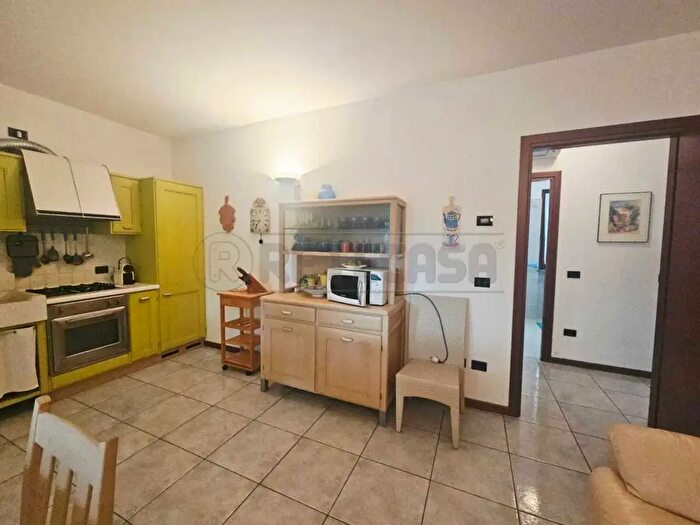 Appartamento trilocale in affitto in Padenghe Sul Garda